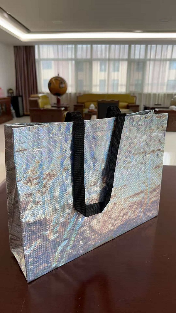 กระเป๋าโท้ตทอฟิล์มเลเซอร์รุ่นใหม่จาก RGS PACKAGING